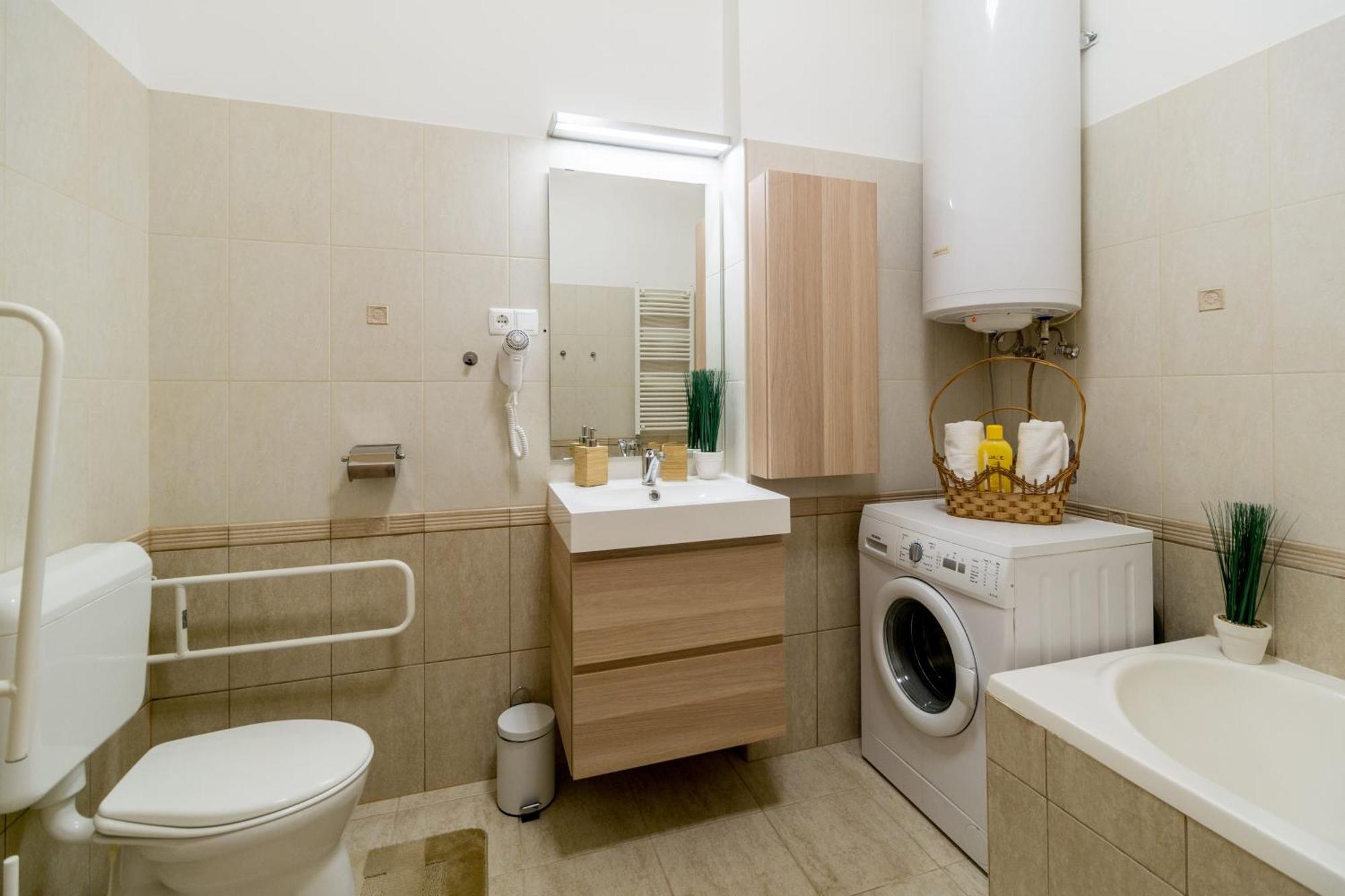 Exlcusive & City Central Located Suite By Prestige Homes Budapest Ngoại thất bức ảnh